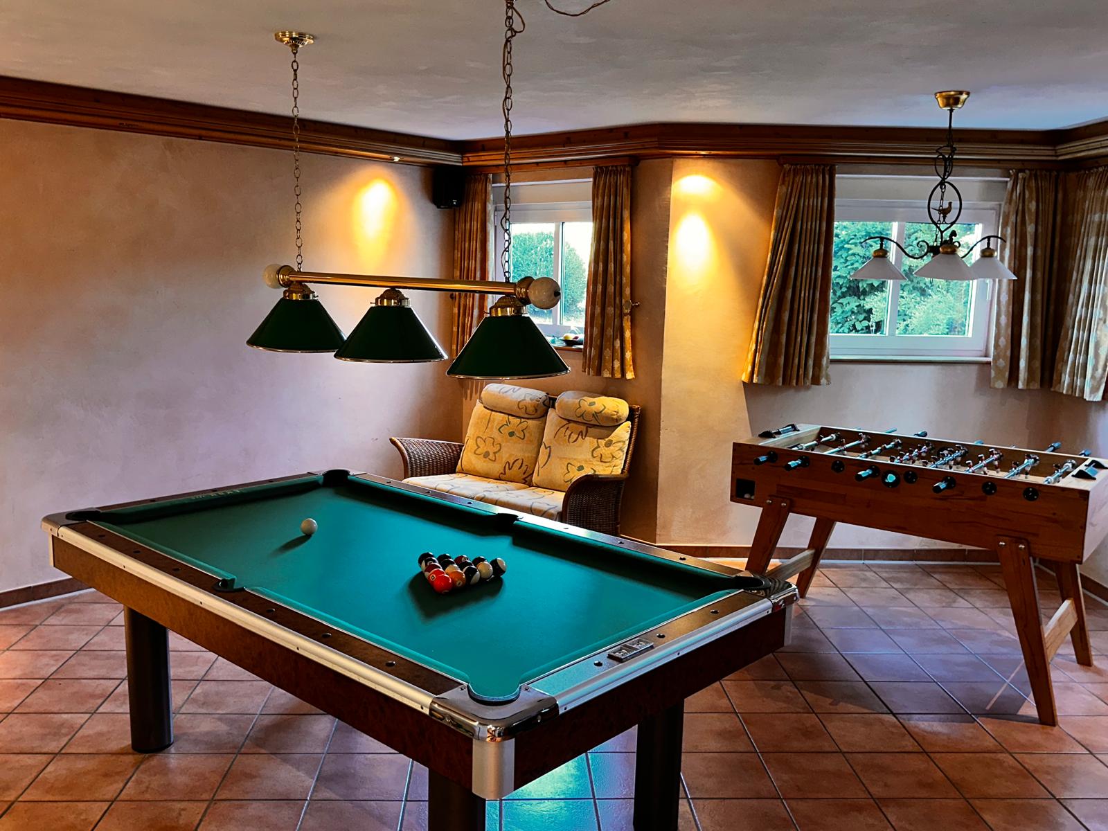 Billard und Kicker im Kellerbereich